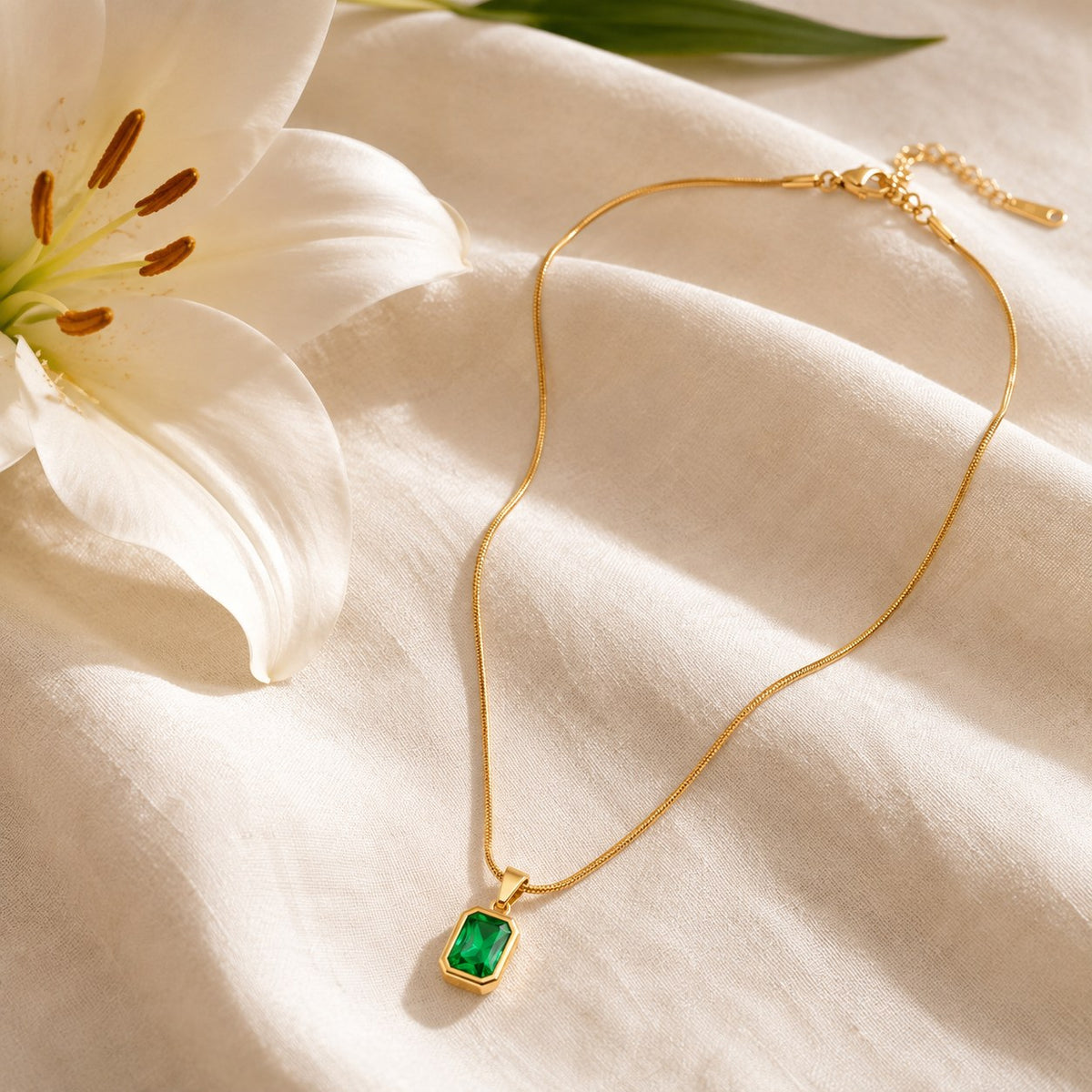 Emerald Grace Gold Necklace Main image