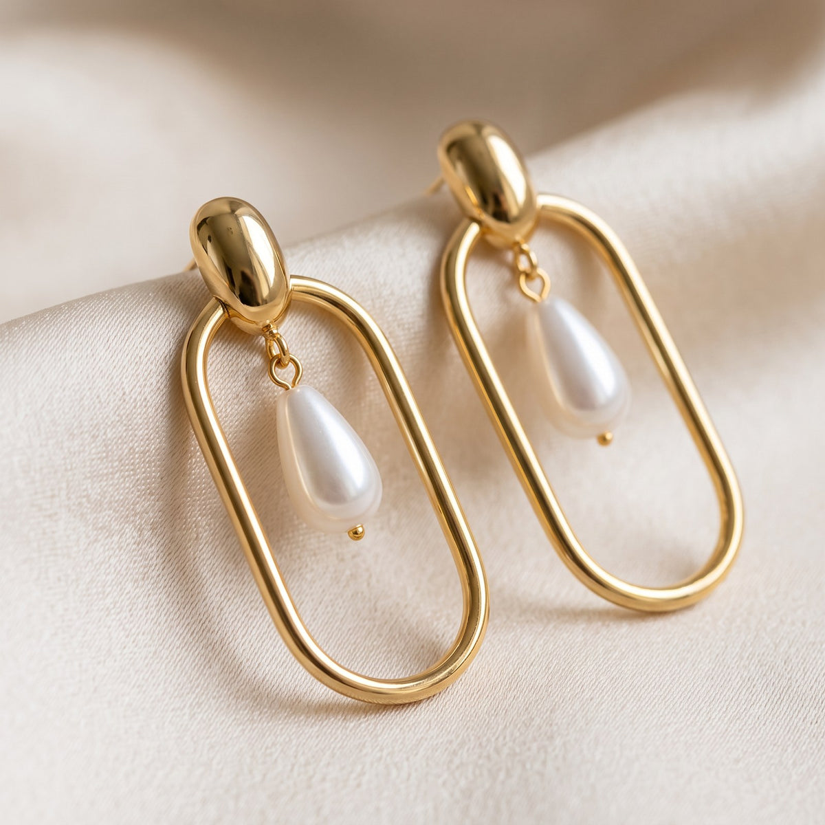 Pearl Grace Gold Earrings Main image