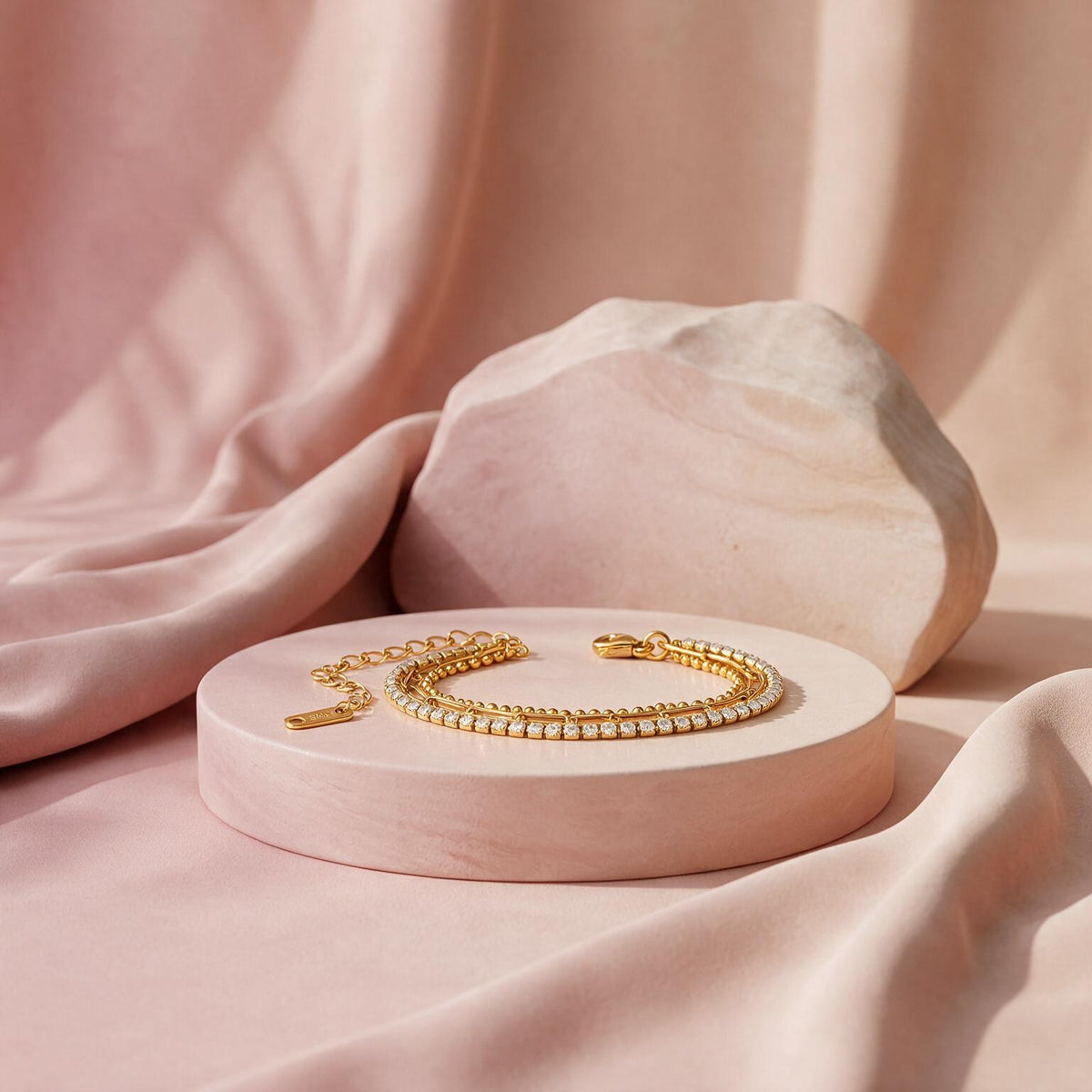 Trinity Chain Gold Bracelet Main image