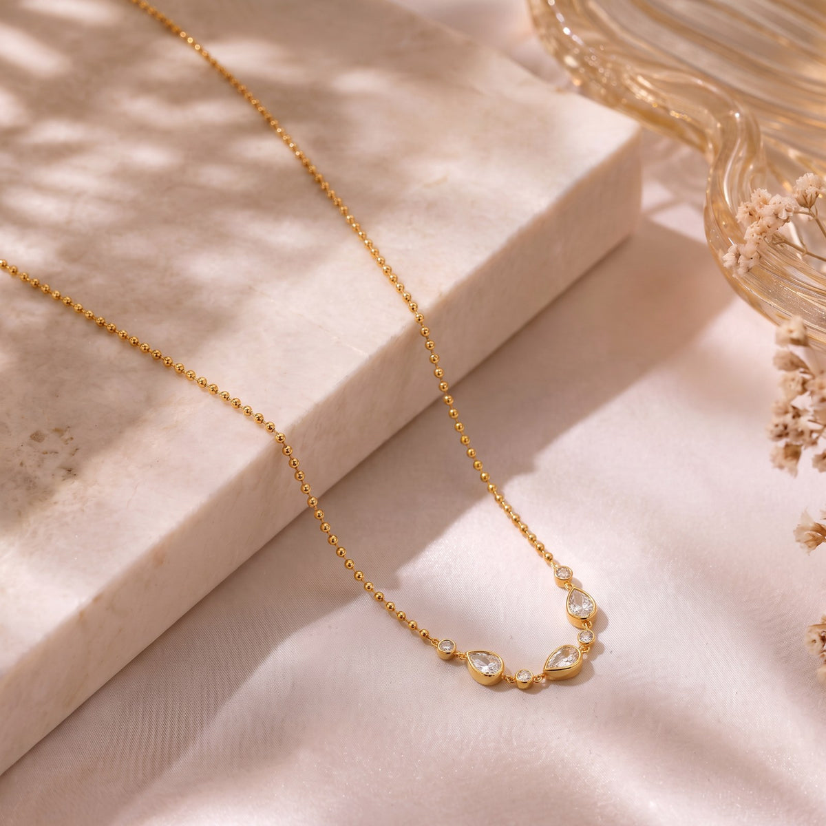 Opaline Glow Gold Necklace Main image