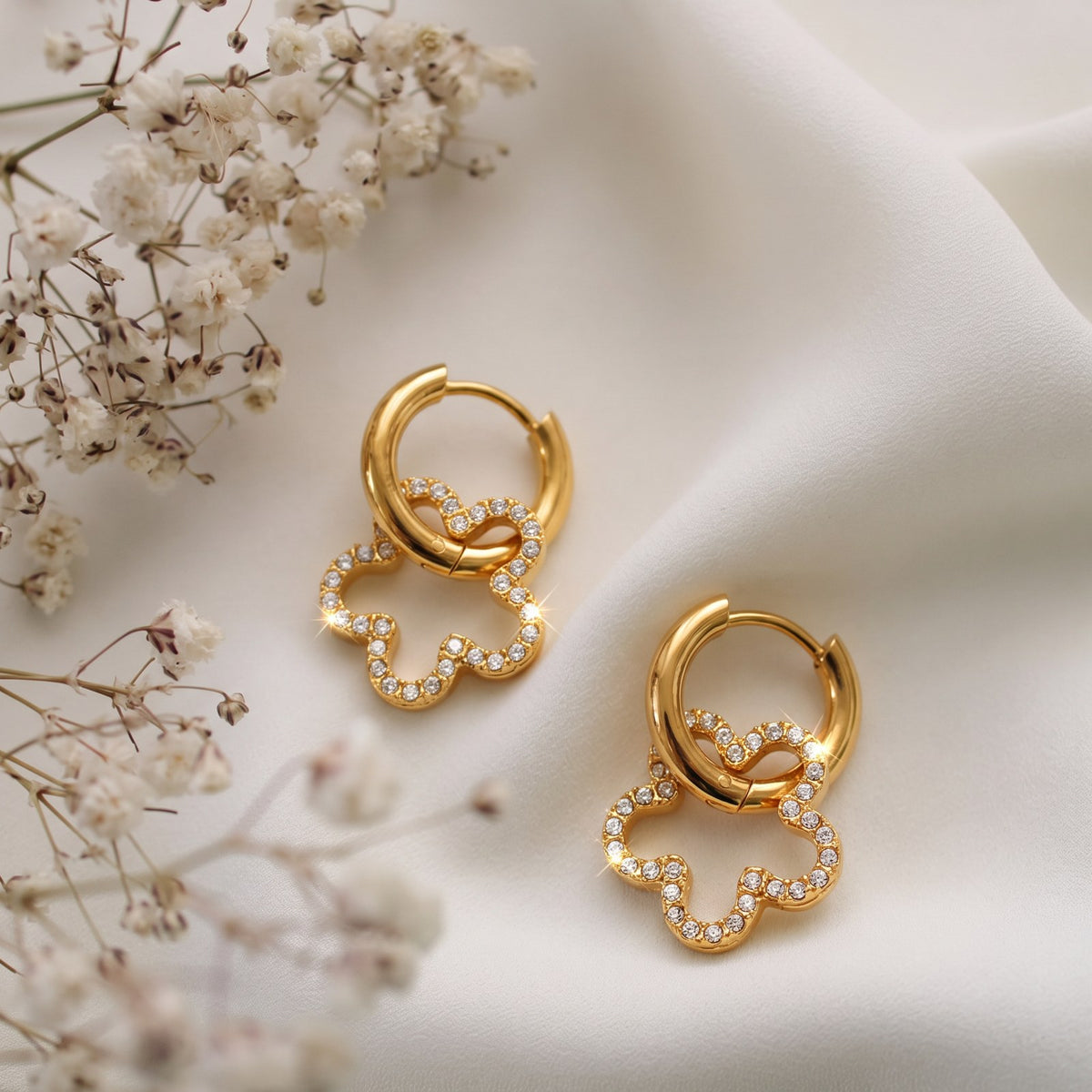 Clover Hoops Gold Earrings Main image