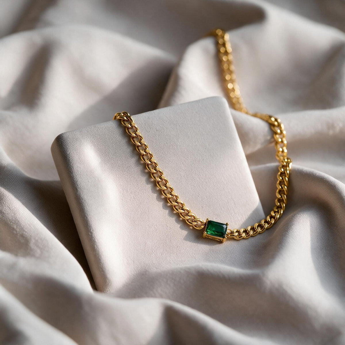 Emerald Link Gold Necklace