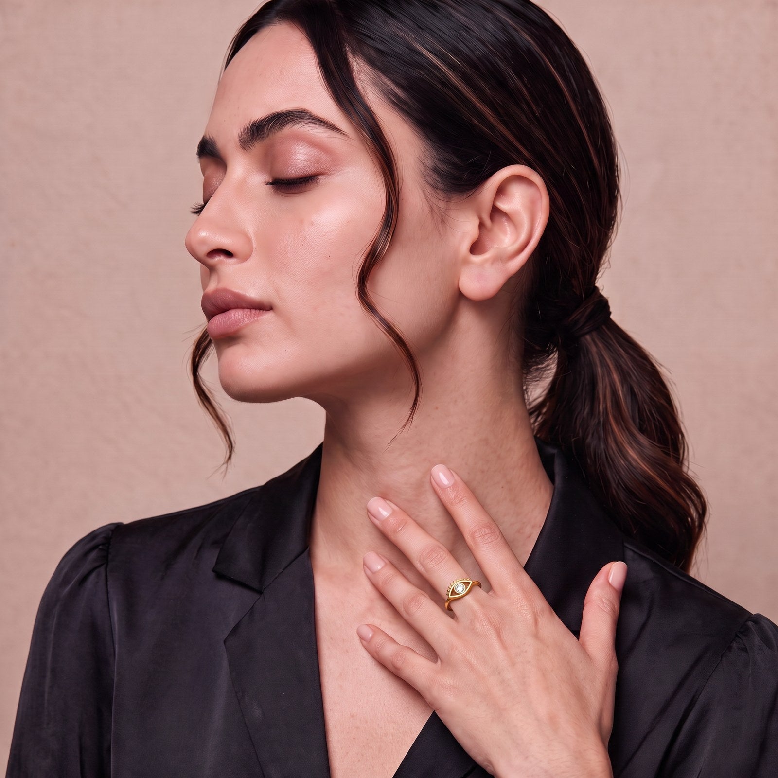 Eye of grace Gold Ring Secondary image
