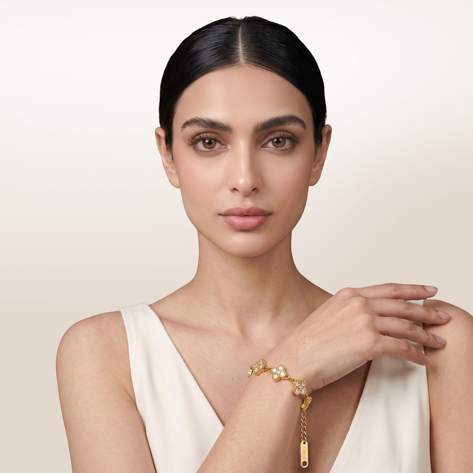 Fiora Gold Bracelet Secondary image