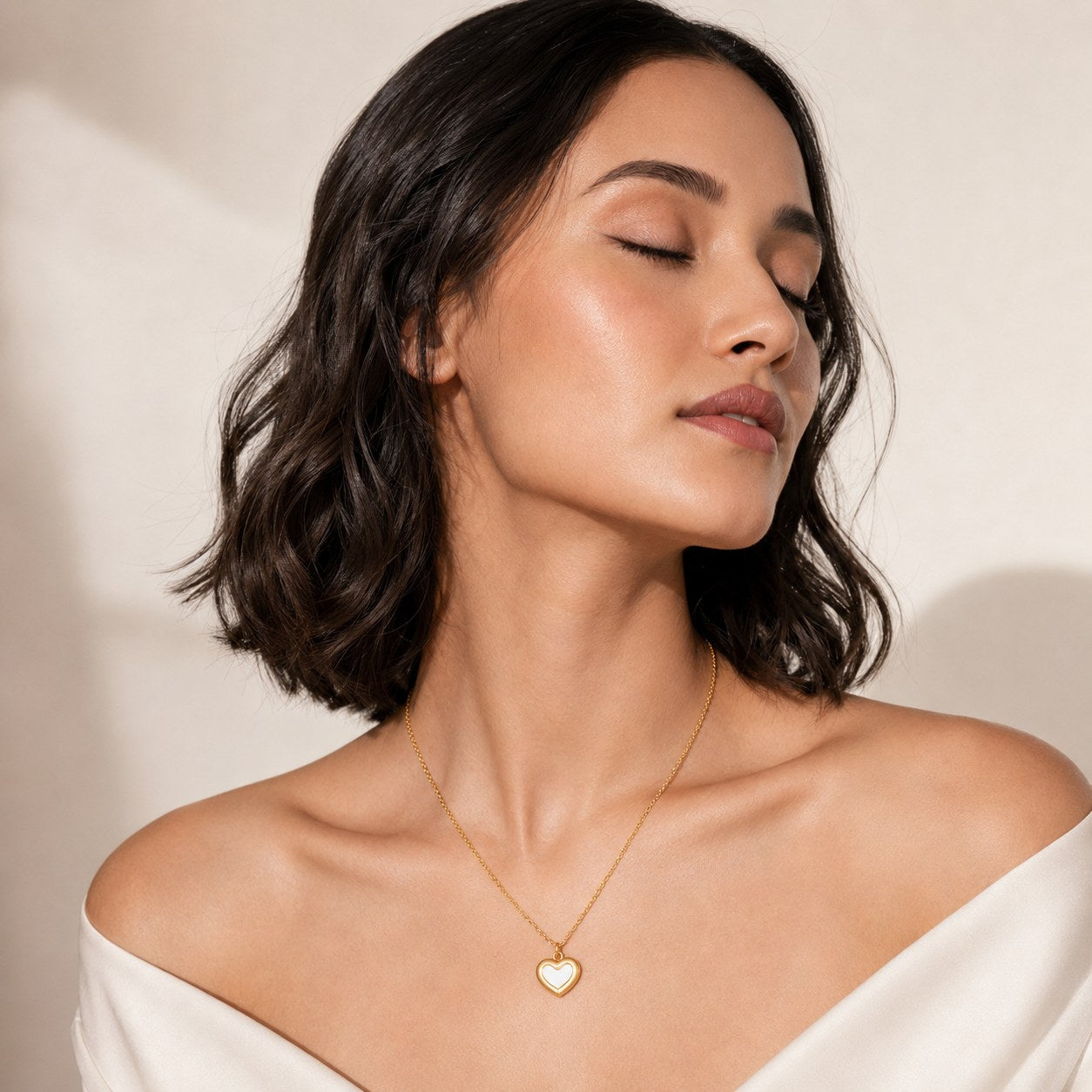 Elaria Gold Necklace Secondary image