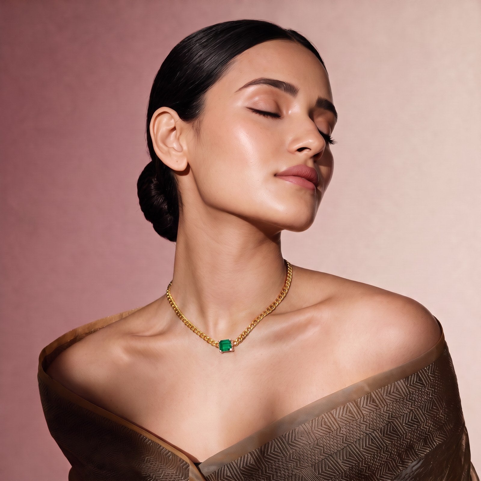 Emerald Link Gold Necklace Secondary image