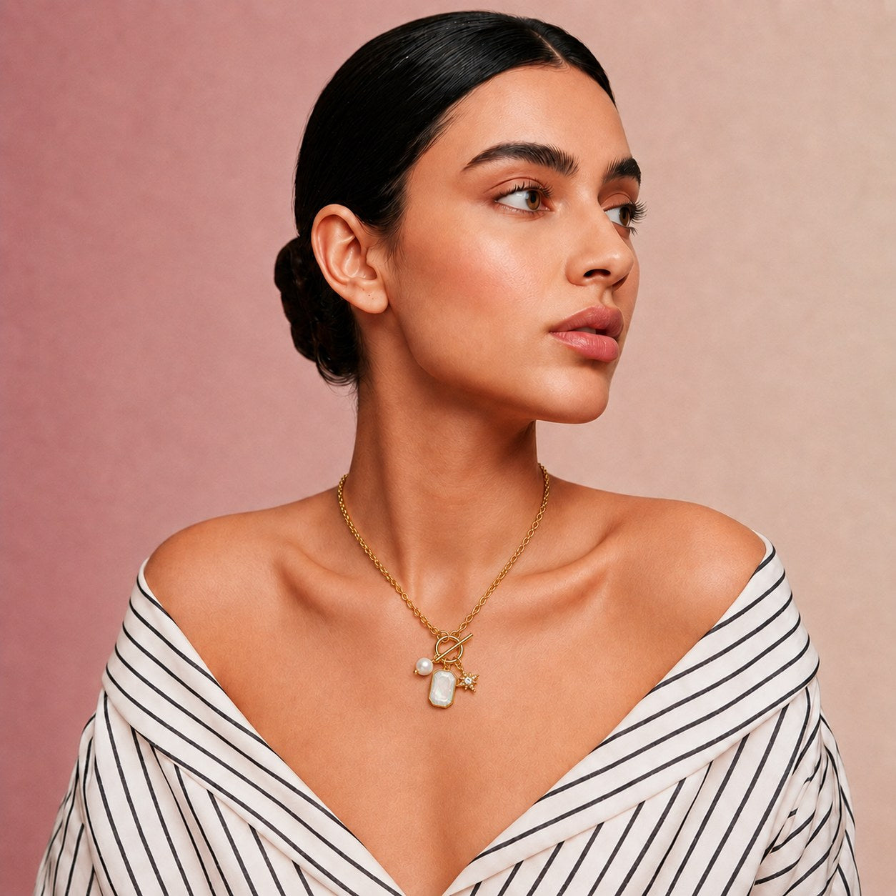 Maison Nova Gold Necklace Secondary image