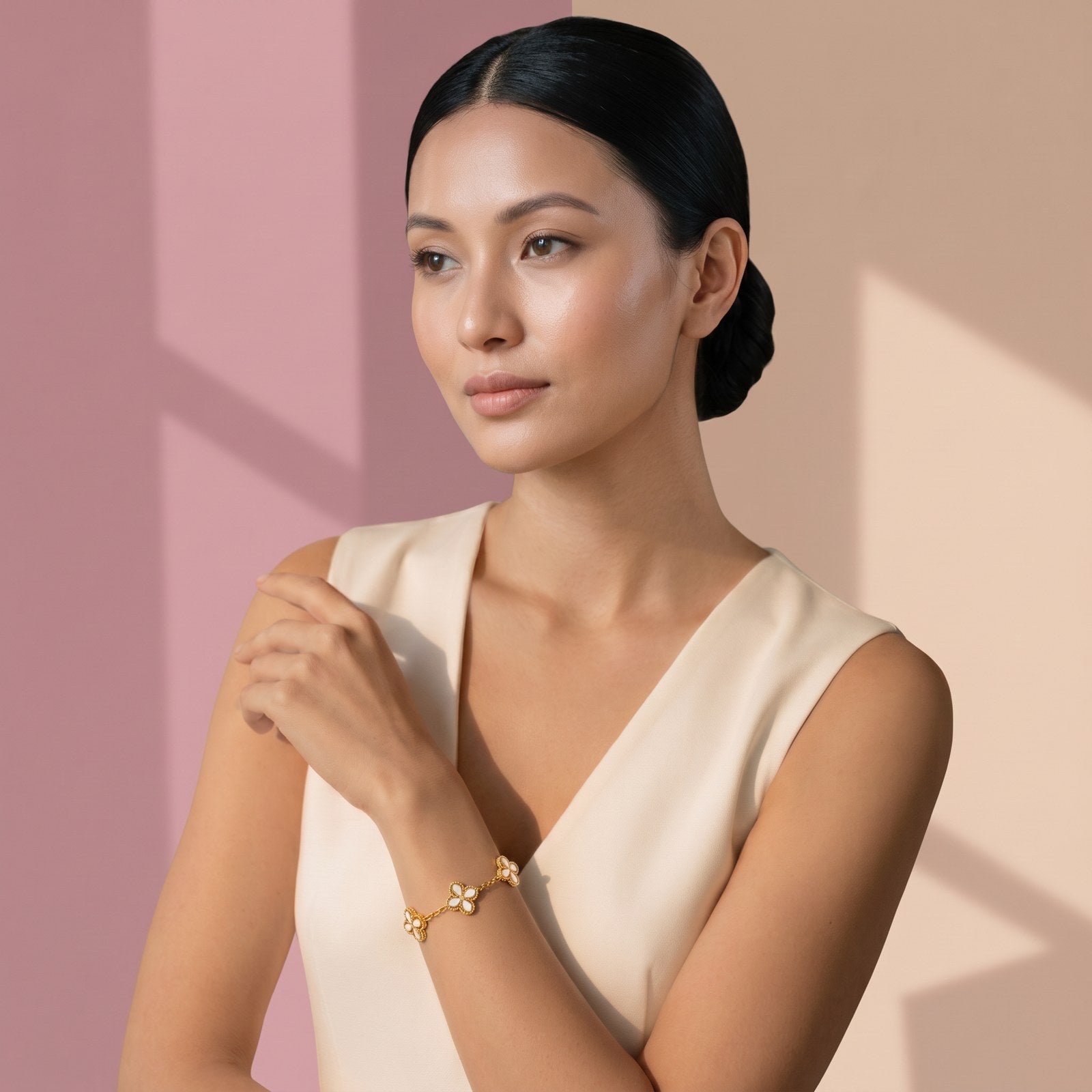 Fleur Eclat Gold Bracelet - White Secondary image
