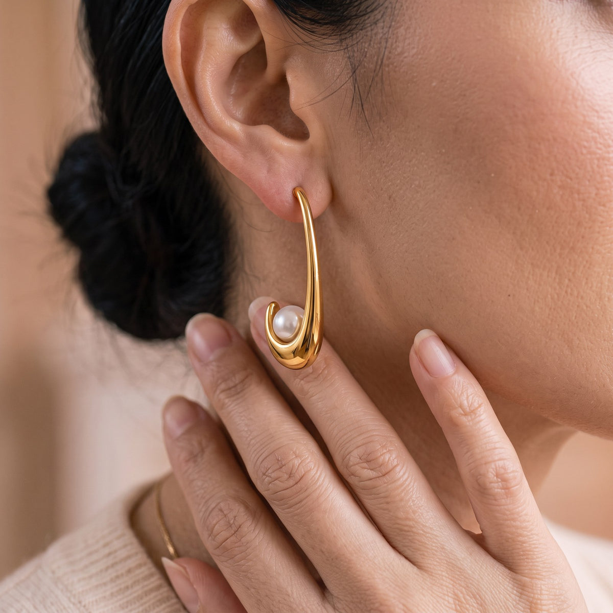 Sculpt Pearl Gold Earrings