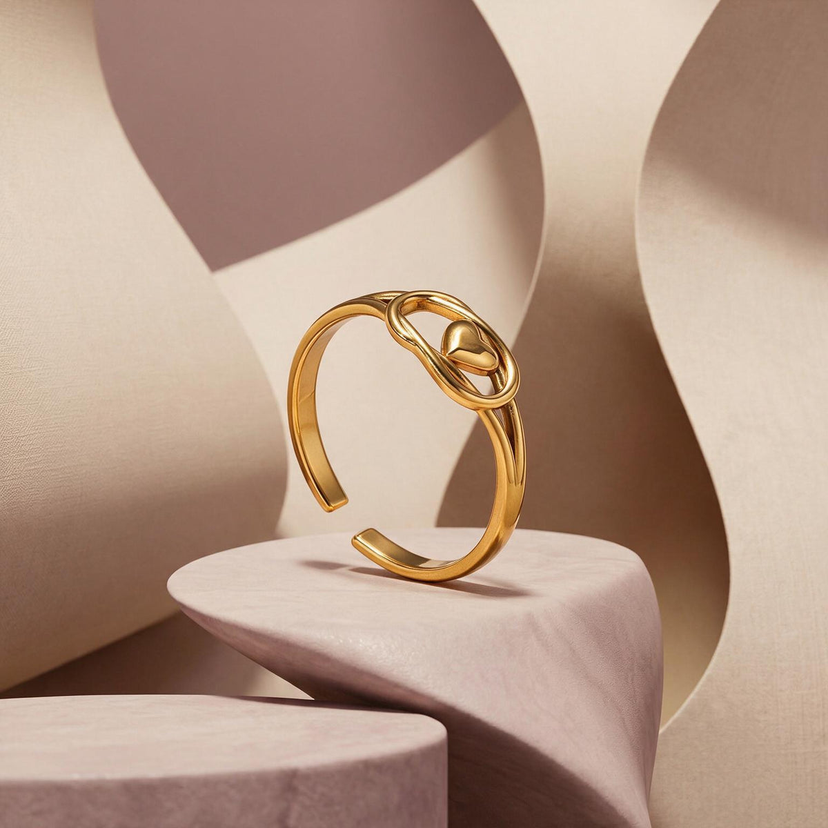 Belleza Gold Heart Ring Main image